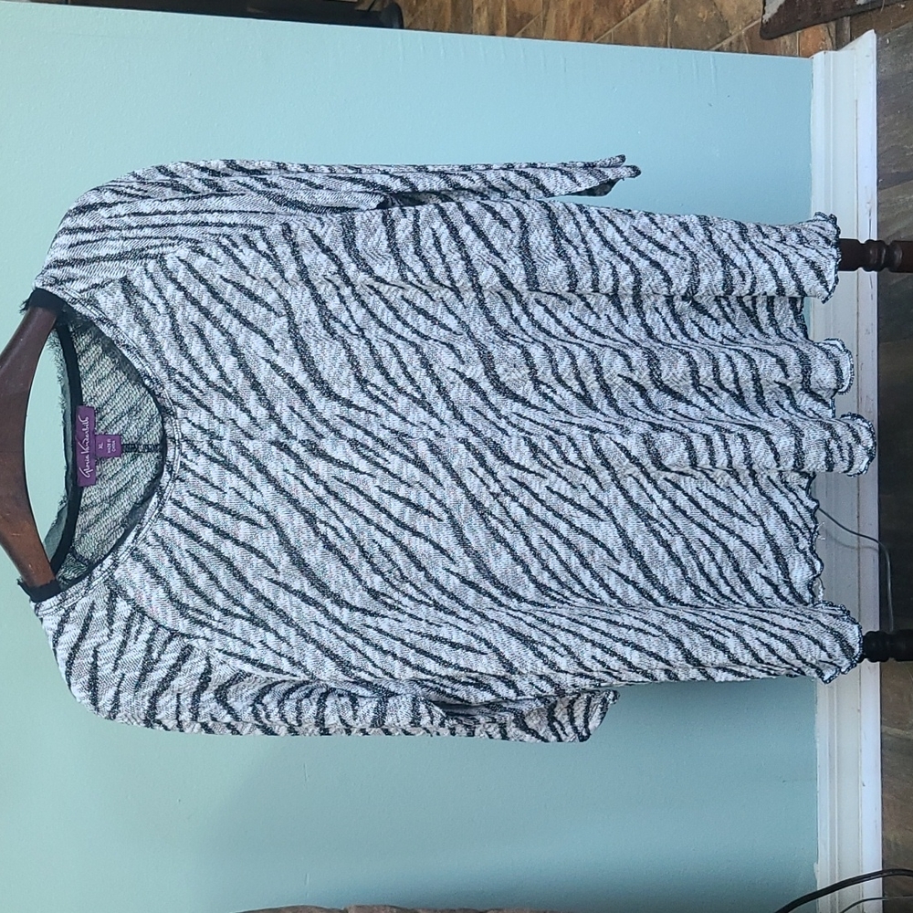 Gloria Vanderbilt XL blouse, good condition, smoke and perfume free home.